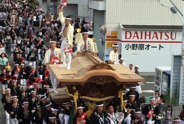 カッコいい！　だんじりが駆け抜ける町”岸和田・春木”！