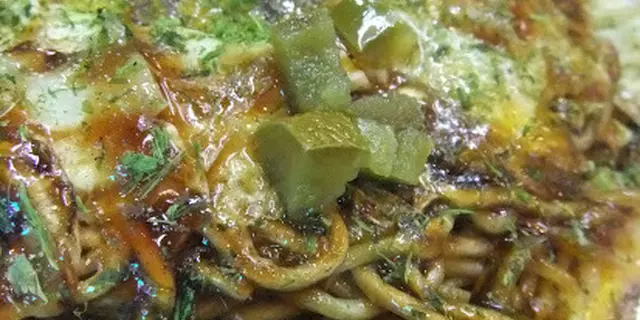広島と言ったら、まずはお好み焼き。いま人気沸騰中のロペズをお試しあれ。