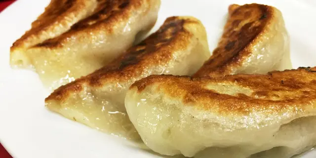 土曜日立石で昼からディープグルメ！このモツ焼きは何だ！この餃子は何だ！