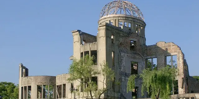 異質で孤高な存在感。一度は行くべし。原爆ドームと平和記念資料館