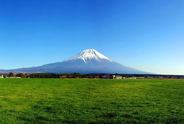 「パラグライダーがしたい！景色のいいところで！！」と彼女が言うので富士山に行ってみた。