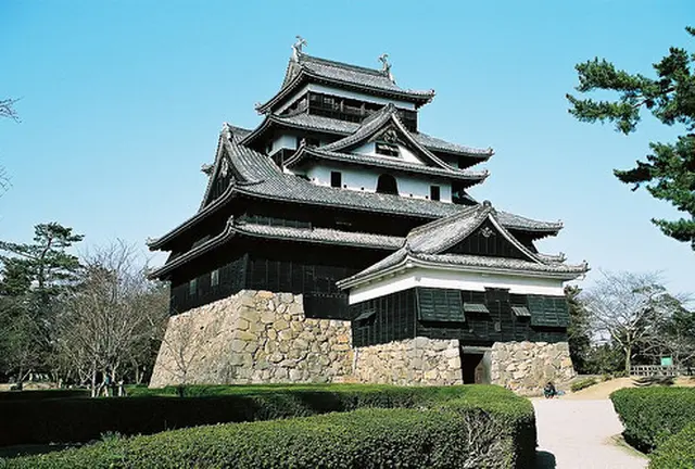 季節に合わせて松江城！