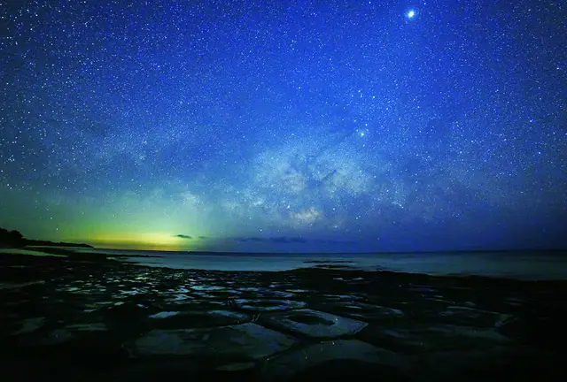 久米島の空を貸し切る！島人しか知らない秘密スポットで朝日・夕日・星空三昧の旅