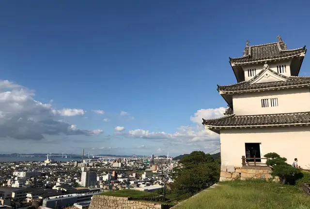現存12天守の１つ丸亀城に行く