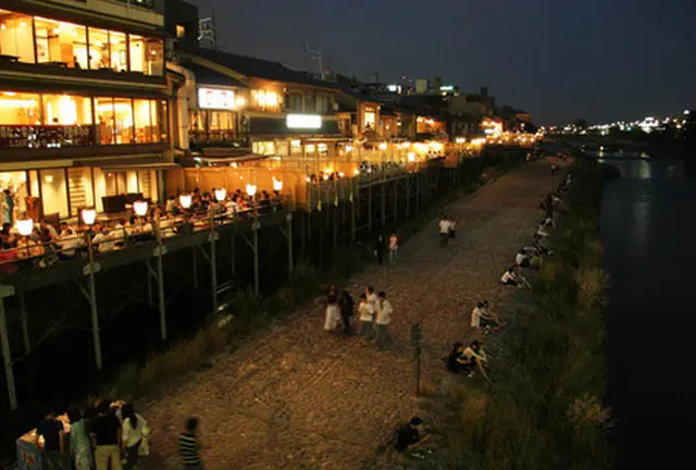 京都の絶品テイクアウトグルメを鴨川で食す♪