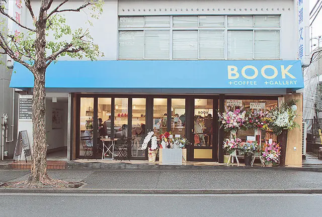 フランス人が多い街、神楽坂の素敵な本屋3つとカフェとモンブラン。
