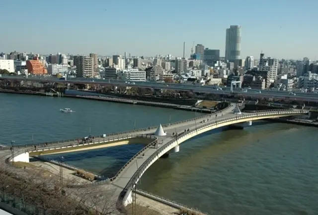 落ち着いた下町情緒が味わえる、大人のための人道橋－桜橋