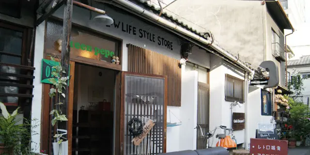 昭和なアンティーク雑貨と民家カフェを訪ねて　大阪中崎町・おもしろすぎる街