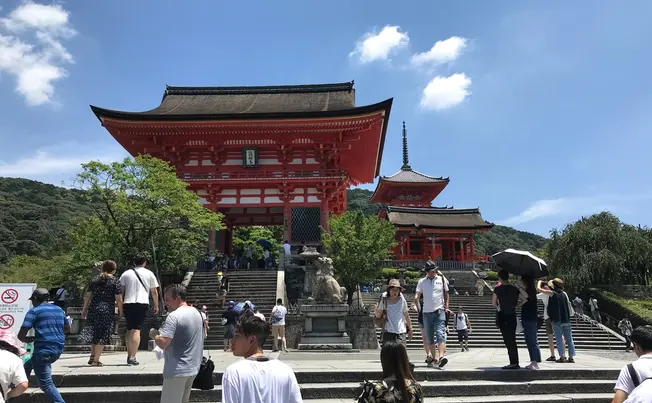 新しいプラン 浴衣で京都1日観光 八坂神社 清水寺 三十三間堂 Holiday ホリデー