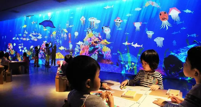 お絵かき水族館 / Sketch Aquarium teamLab, 2013-, Interactive Digital Installation, Sound: Hideaki Takahashi, teamLab