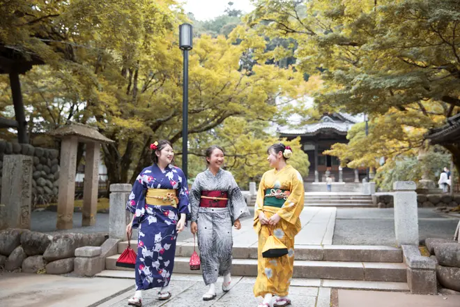 「Autumn Walk in Kimono」