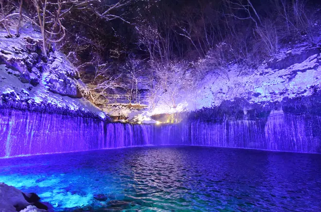 軽井沢 白糸の滝 真冬のライトアップ イメージ