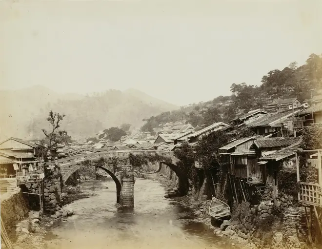 フェリーチェ・ベアト《眼鏡橋》1866 年頃 鶏卵紙 東京都写真美術館