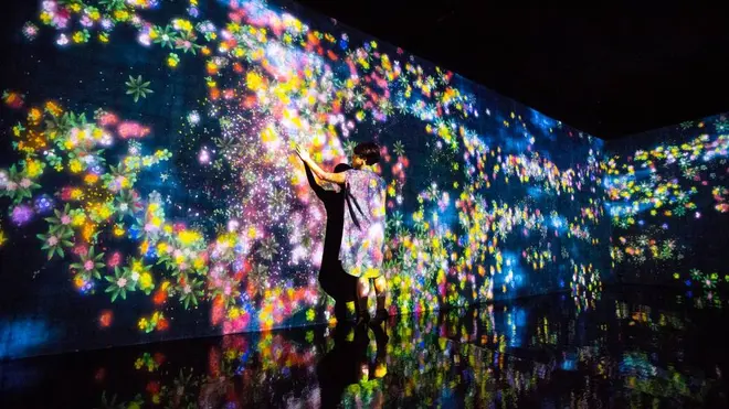 A Whole Year per Hour / Flowers and People, Cannot be Controlled but Live Together – A Whole Year per Hour teamLab, 2015, Interactive Digital Installation, Endless, Sound: Hideaki Takahashi