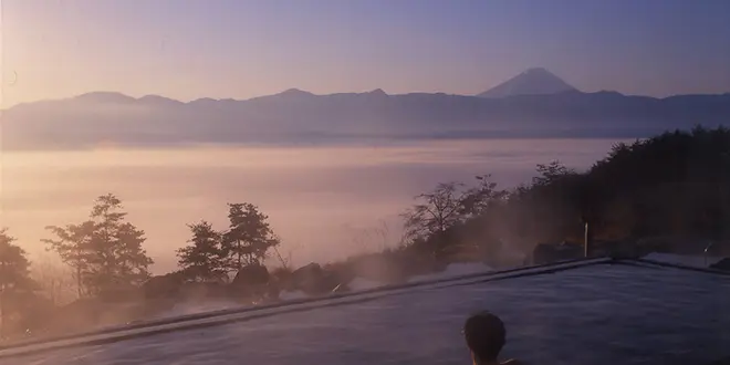 山梨満喫の旅。ほったらかし温泉、信玄餅に、昇仙峡とワインを試飲して、もう一度、温泉に