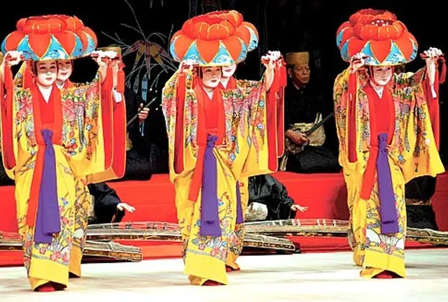 琉球舞踊体験！パワースポット巡り・癒しのヨガ in 沖縄