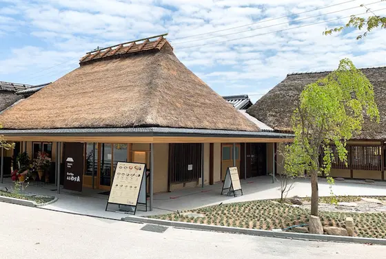 江戸時代の古民家を移築した以前の店舗の雰囲気そのままに半世紀ぶりの大改修からのリニューアルオープン