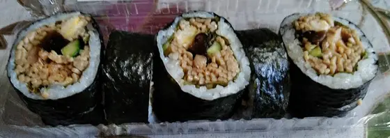 そばが入った巻き寿司