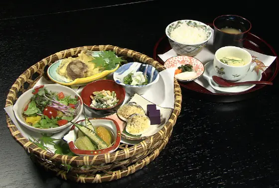 季節の花籠御膳
