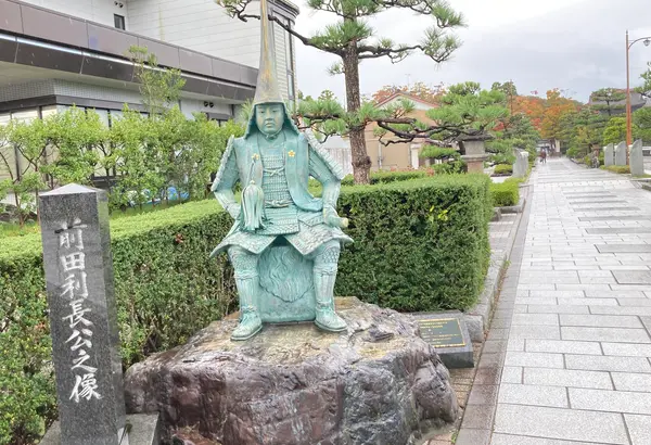 加賀藩二代藩主・前田利長公の像