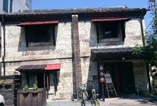 近くにあった建物に大谷石を使ったレストラン