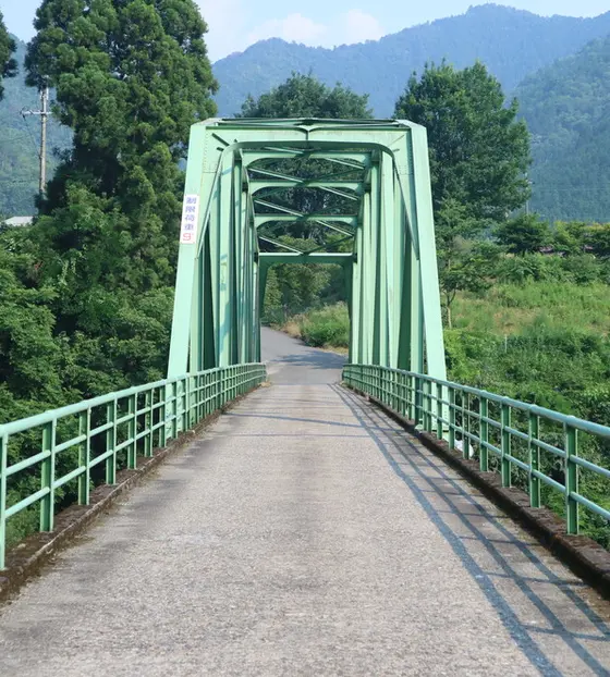 珍しい緑の橋
